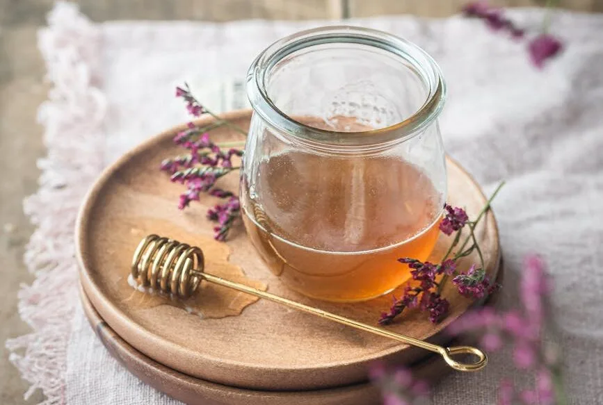 راهنمای کامل نگهداری از عسل طبیعی؛ چطور کیفیت و خواص عسل را حفظ کنیم؟